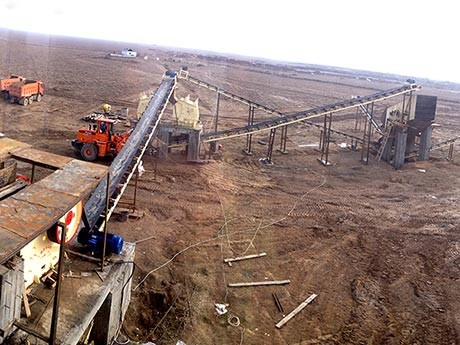 200���ܿ�����ʯ�ӳ����ڸ�ʯ���������׹������̺��豸����