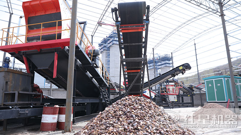 混凝土石子碎石机设备作业现场 混凝土石子碎石机设备作业现场