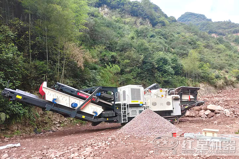 石头粉碎成石子现场实拍 石头粉碎成石子现场实拍