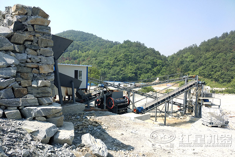 2台颚式破碎机+制砂机把混凝土制成机制砂现场 2台颚式破碎机+制砂机把混凝土制成机制砂现场
