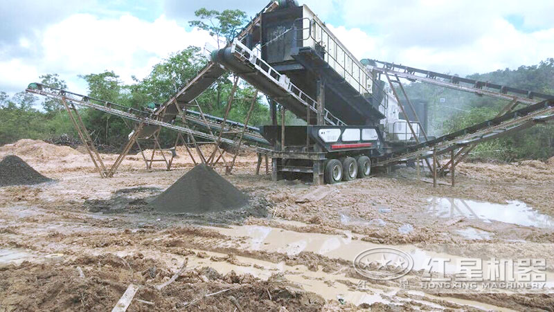 移动锤式破碎机作业现场 移动锤式破碎机作业现场