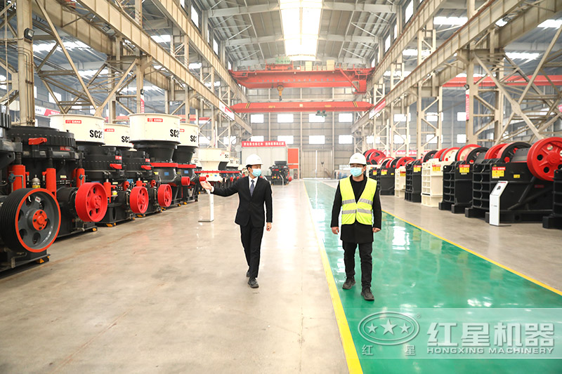 易彩堂机器石头打石机厂家客户来考察 易彩堂机器石头打石机厂家客户来考察