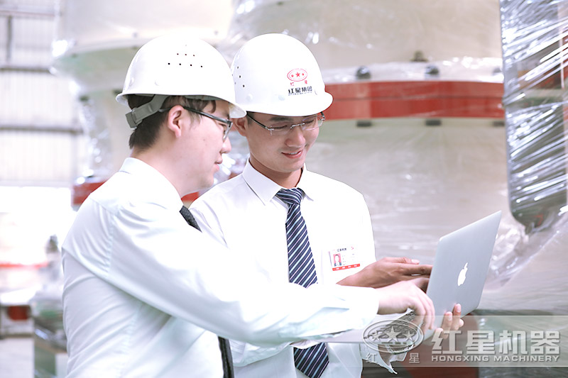 技术人员为客户指导煤炭石头破碎机选型 技术人员为客户指导煤炭石头破碎机选型