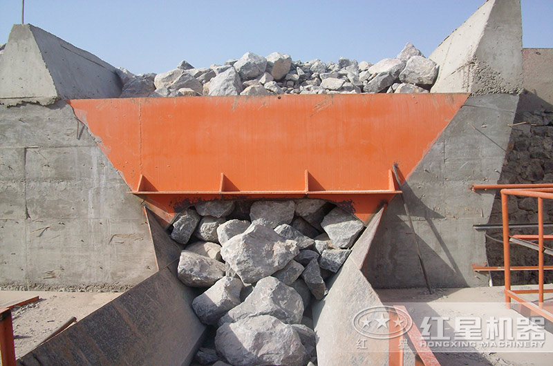 这么大的石头可直接进入到鄂破进行粉碎 这么大的石头可直接进入到鄂破进行粉碎