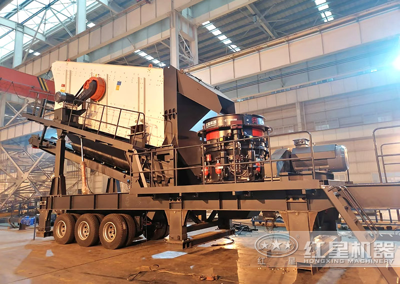 移动破碎机搭载圆锥破组装中 移动破碎机搭载圆锥破组装中