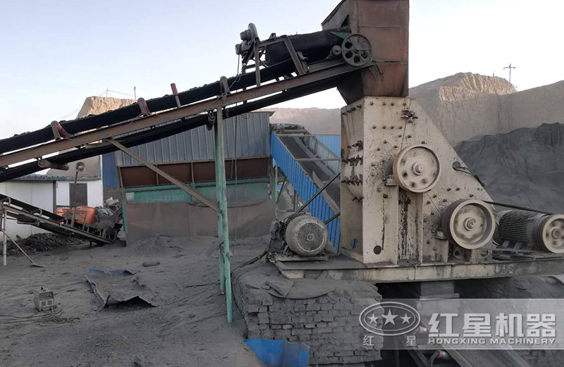 该现场为双转子破碎机粉碎煤炭作业现场 该现场为双转子破碎机粉碎煤炭作业现场