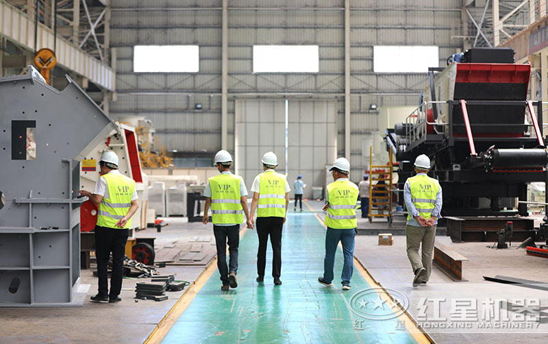 易彩堂机器车载碎石机价格实惠,客户来考察 易彩堂机器车载碎石机价格实惠,客户来考察