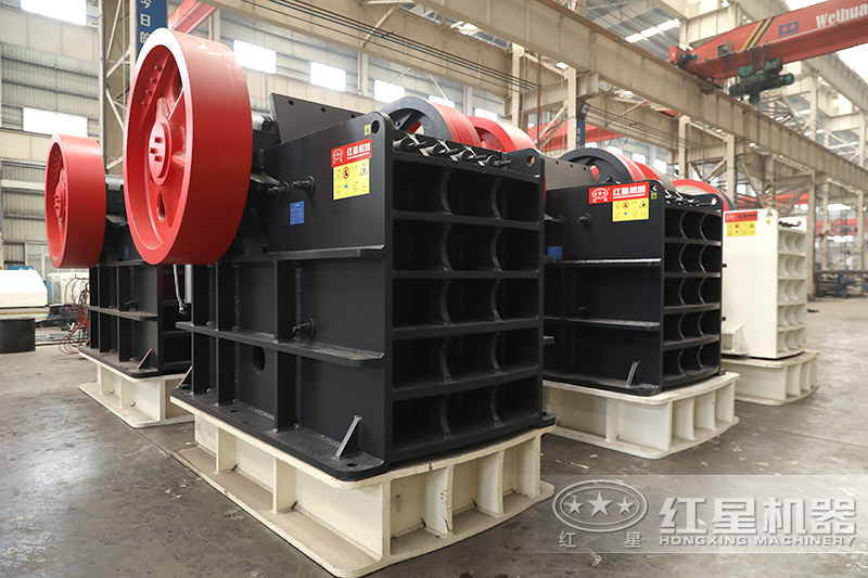 粗碎用鄂破粉碎的大块头石头 粗碎用鄂破粉碎的大块头石头