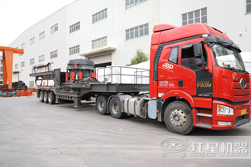 移动制砂机发货进行中,车头牵引即可抵达生产现场,简单安装就能生产 移动制砂机发货进行中,车头牵引即可抵达生产现场,简单安装就能生产