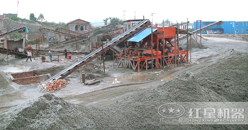 多台小型对辊制砂机作业 多台小型对辊制砂机作业