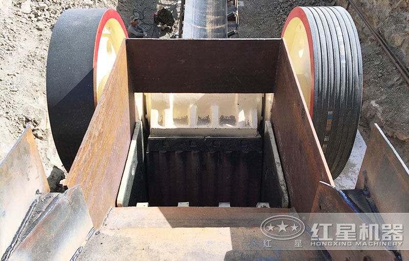 鄂破进料口细节处展示 鄂破进料口细节处展示
