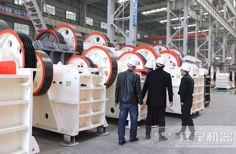 粗破鄂式破碎机型号多,价格不等,用户来厂考察 粗破鄂式破碎机型号多,价格不等,用户来厂考察