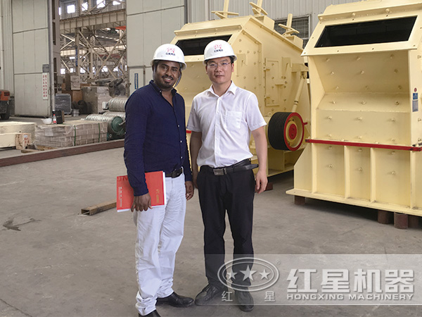 �ײ��û���ʯͷ������ͻ���Ӱ