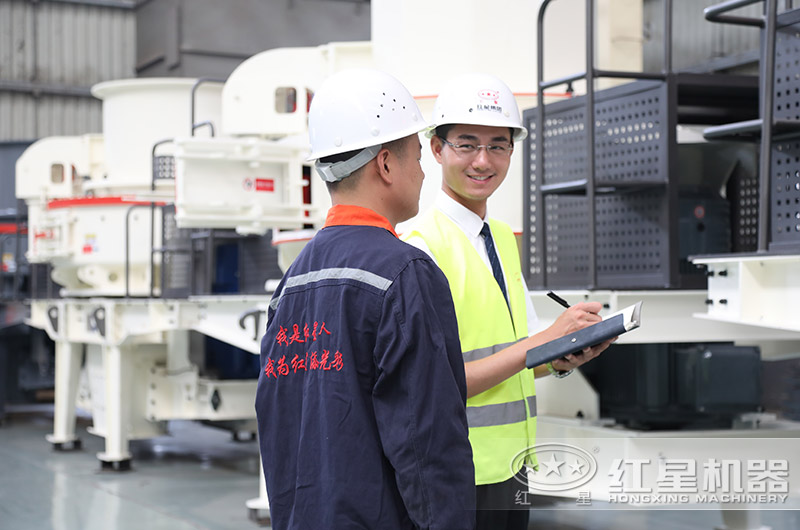 �ײ��ù���ʦΪ�û����Ʒ���